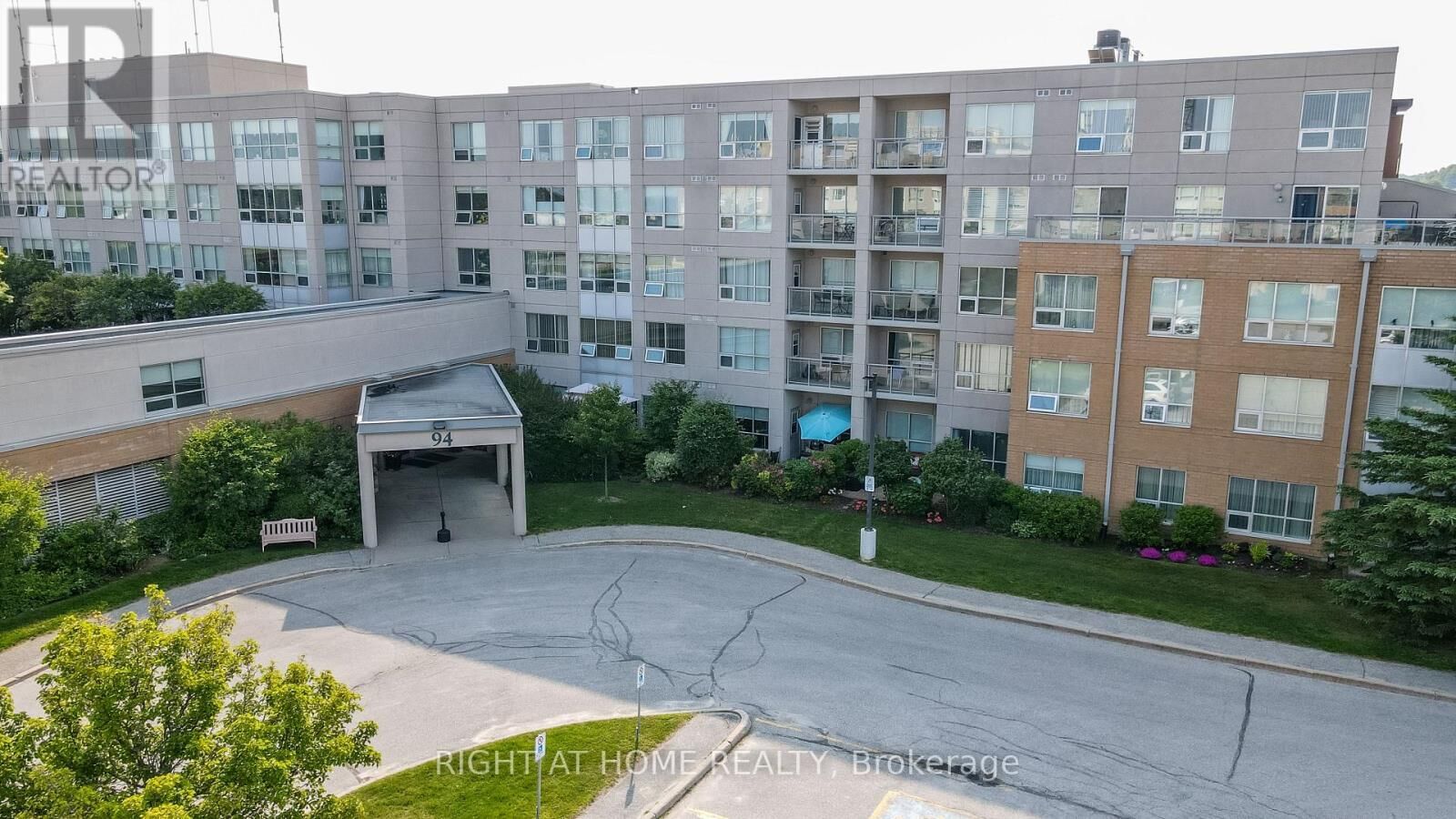 Property Photo:  94 Dean Avenue 403  ON L4N 0M3 