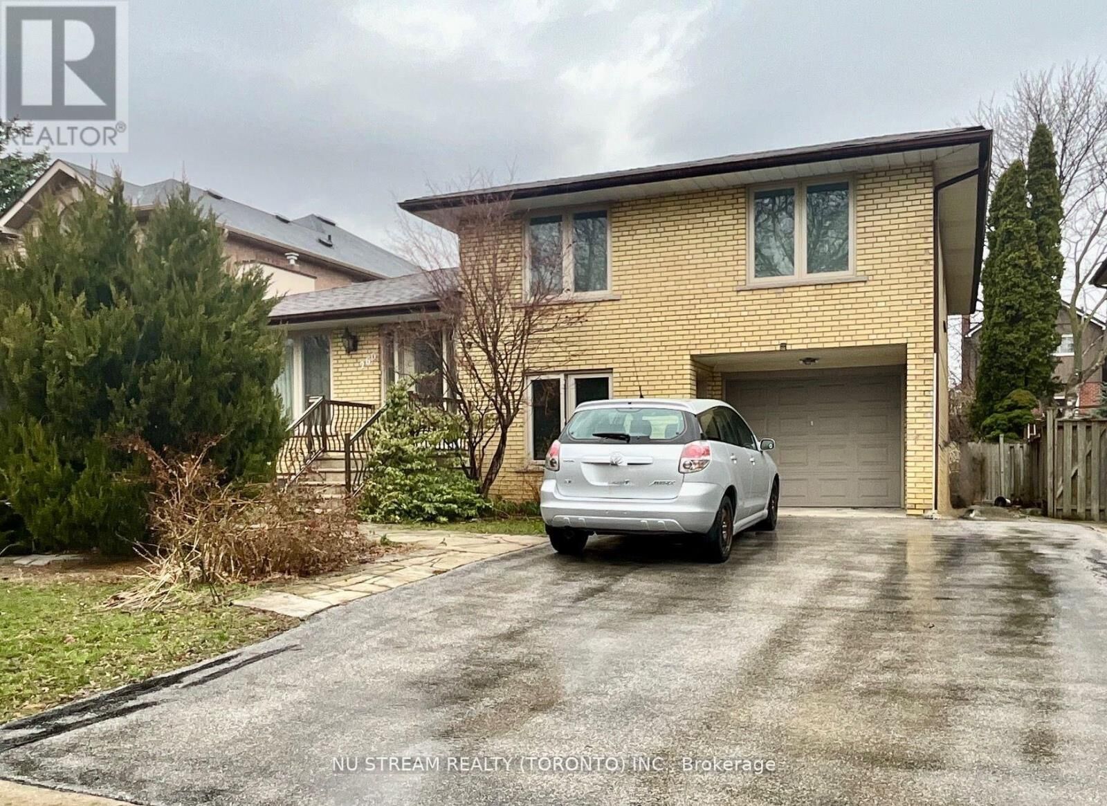 Property Photo:  260 Fisherville Road Main  ON M2R 3C5 