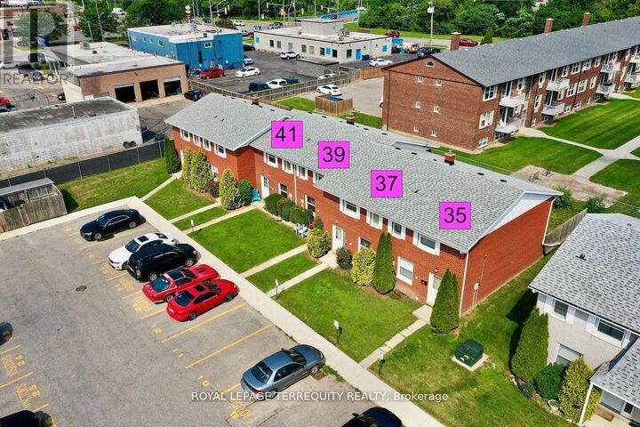Property Photo:  39 Orchard Place  ON N7M 1A6 