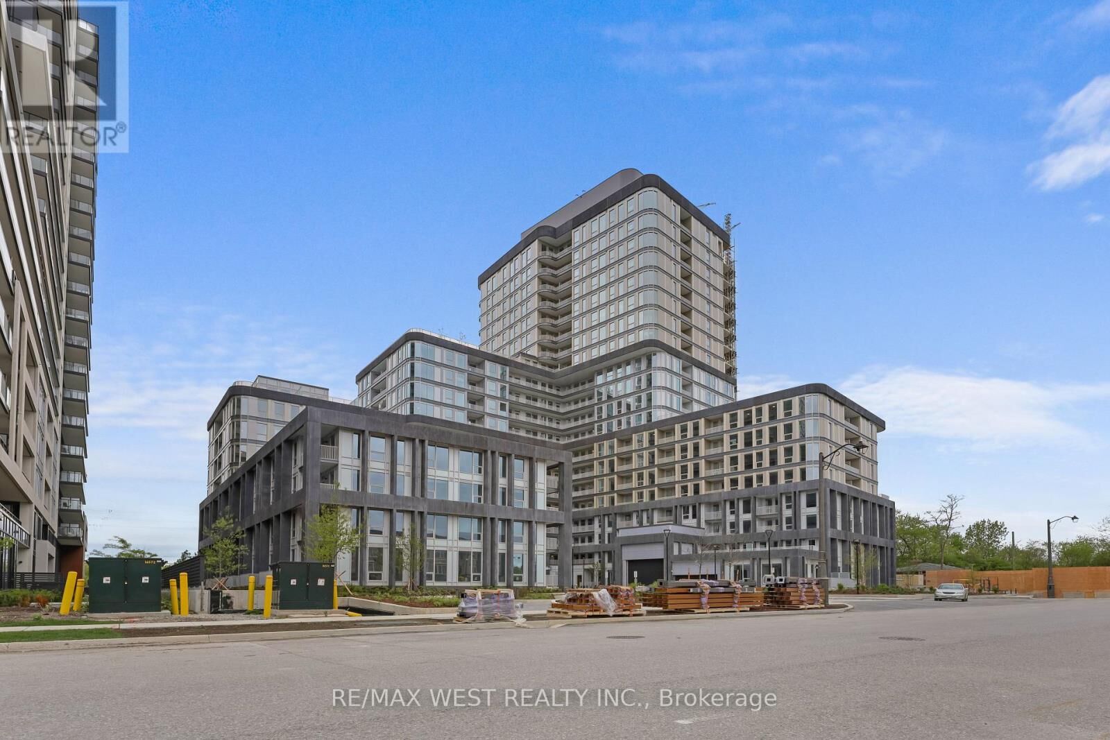 Property Photo:  3240 William Coltson Avenue 205  ON L6X 0X1 