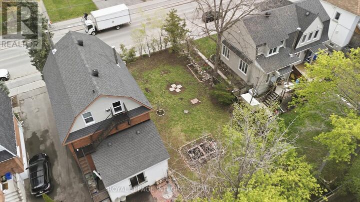 Property Photo:  516 Churchill Avenue North  ON K1Z 5E4 