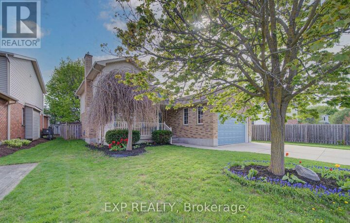 Property Photo: 225 Dartmoor Crescent ON N2K 3S9