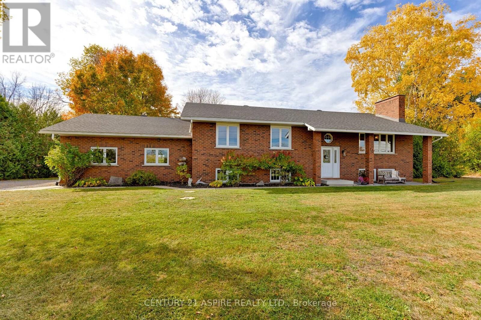 Property Photo:  75 Pembroke Street  ON K0J 1K0 