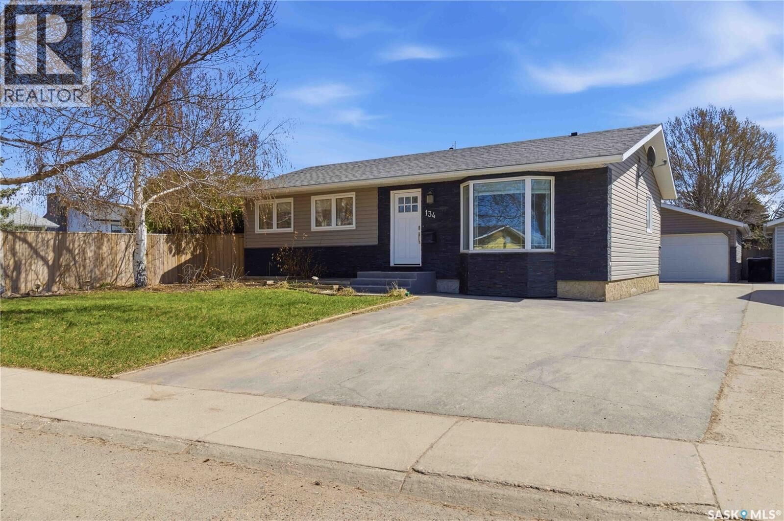 Property Photo:  134 Russell Road  SK S7K 5S9 