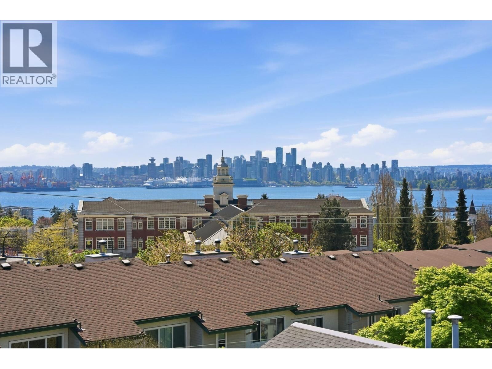 Property Photo:  1345 Chesterfield Avenue 314  BC V7M 2N1 