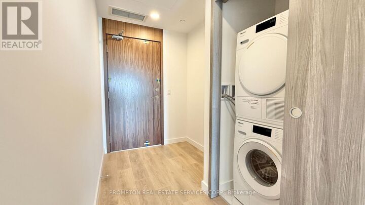 Property Photo: 18 Esther Shiner Boulevard 1606 ON M2K 0J7