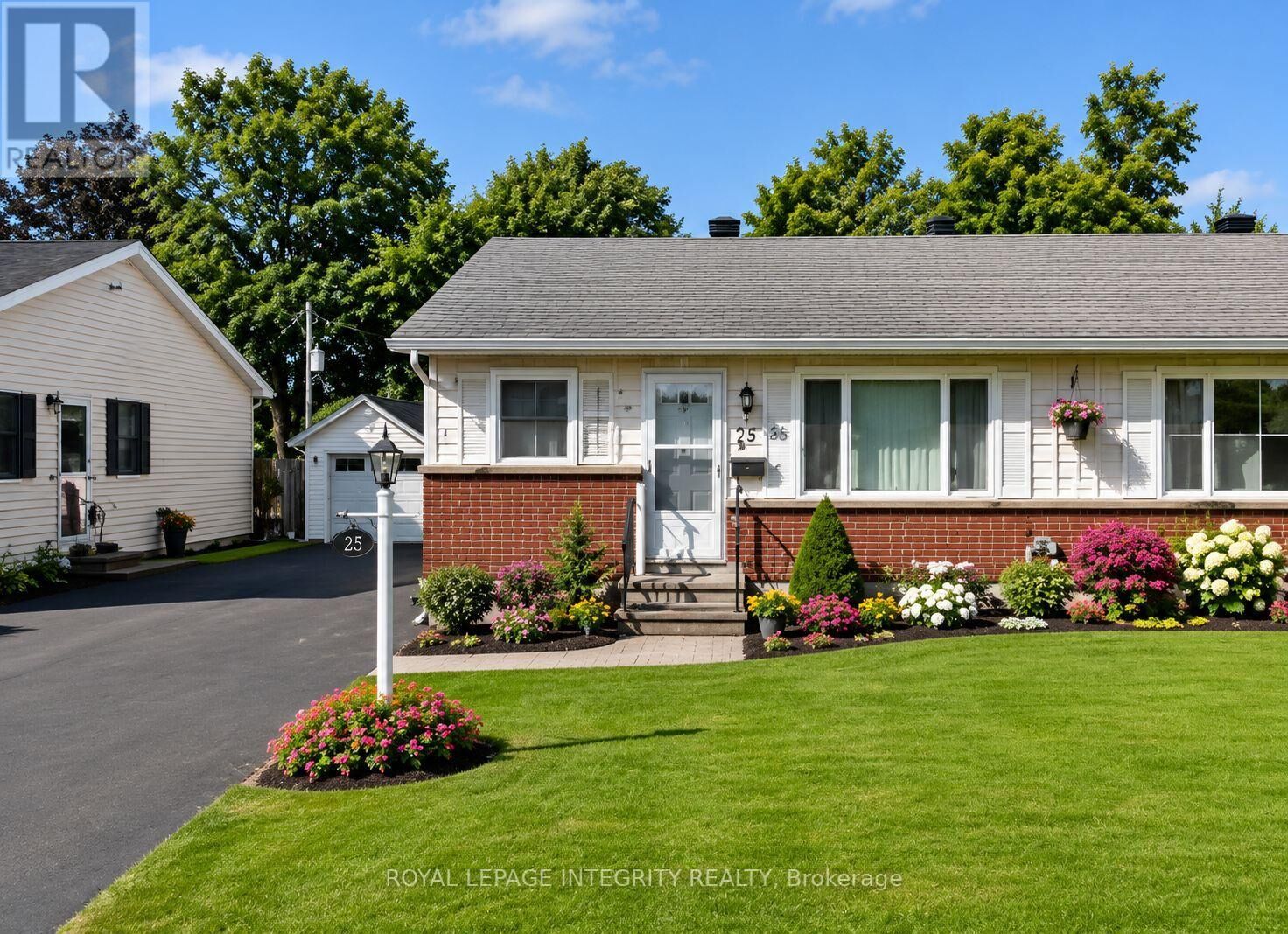 Property Photo:  65 Rothesay Drive  ON K2L 1N6 