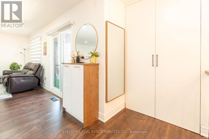 Property Photo:  90 Hinchley Wood Grove  ON L6V 3M3 