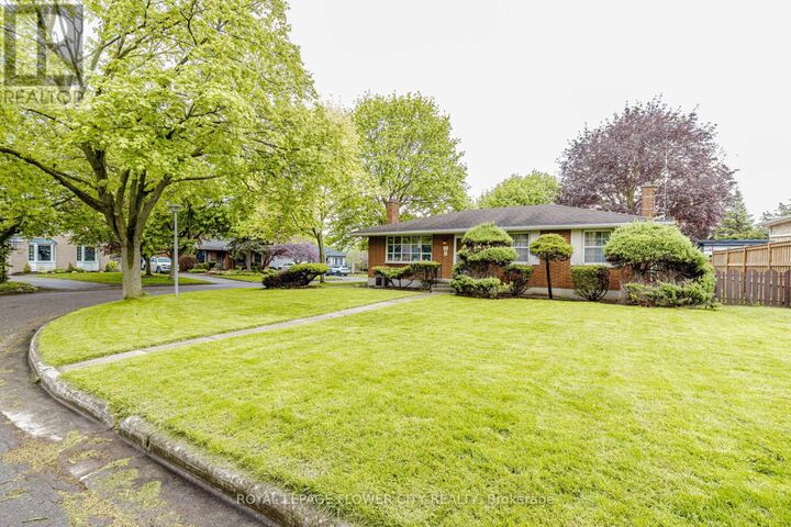 Property Photo: 15 Cumberland Crescent ON N5X 1B7