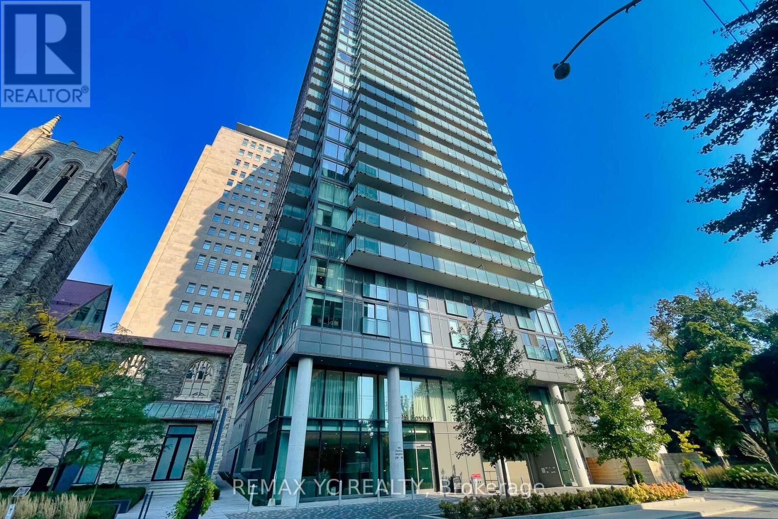 Property Photo:  99 Foxbar Road 1908  ON M4V 0B2 