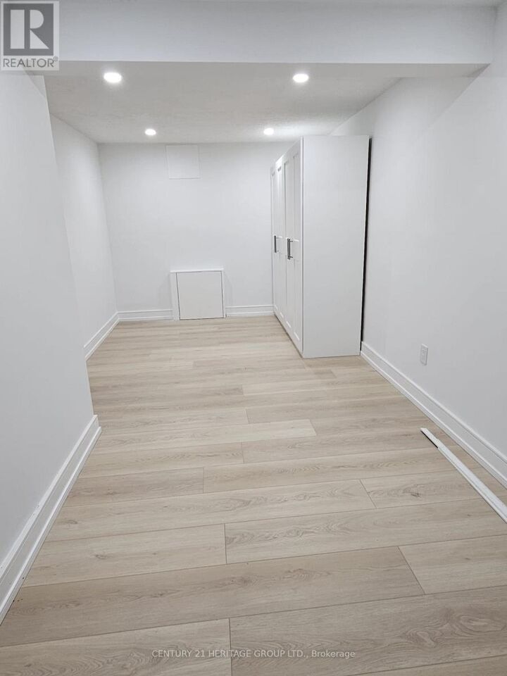 Property Photo:  81 Bolton Avenue Unit 1  ON L3Y 2X3 