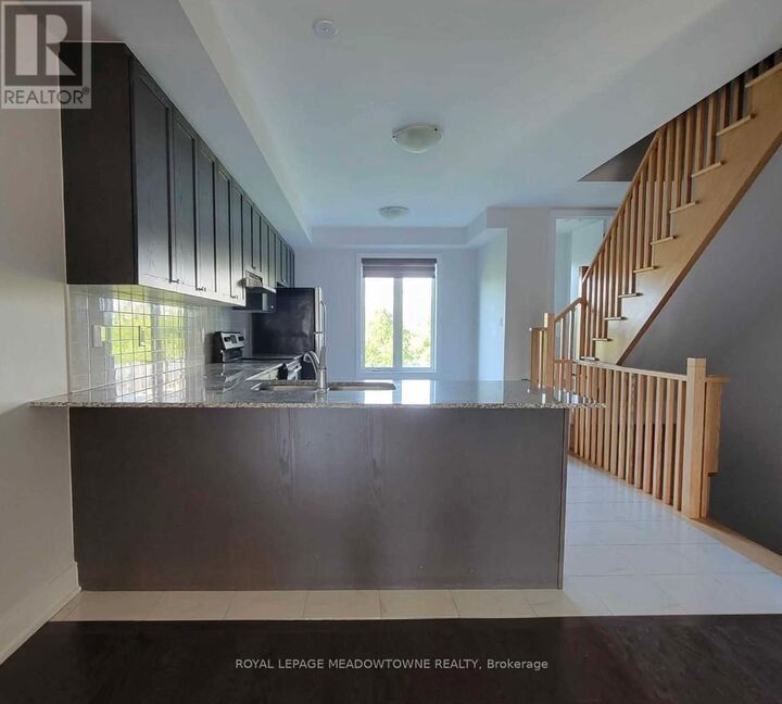 Property Photo: 1048 Beach Comber Road ON L5B 0B1
