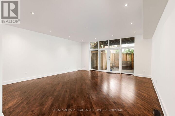 Property Photo:  734 Huron Street Main Fl  ON M4V 2W3 