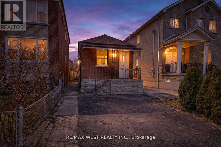 Property Photo:  538 McRoberts Avenue  ON M6E 4R6 