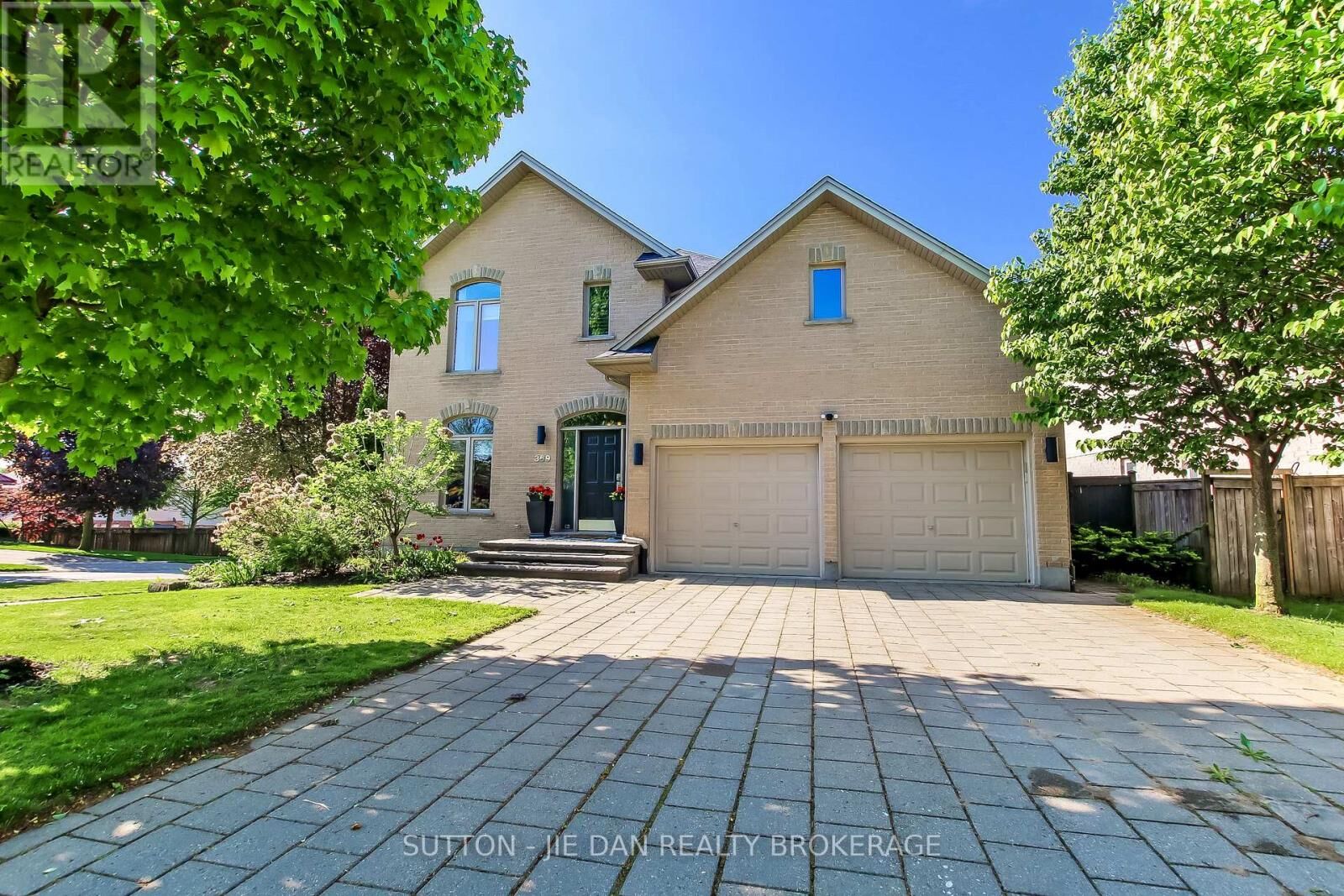 Property Photo:  369 Kingbird Court  ON N5X 4H6 