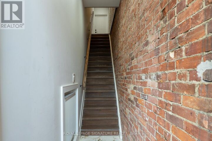 Property Photo:  2090 Dundas Street West 1A  ON M6R 1W9 