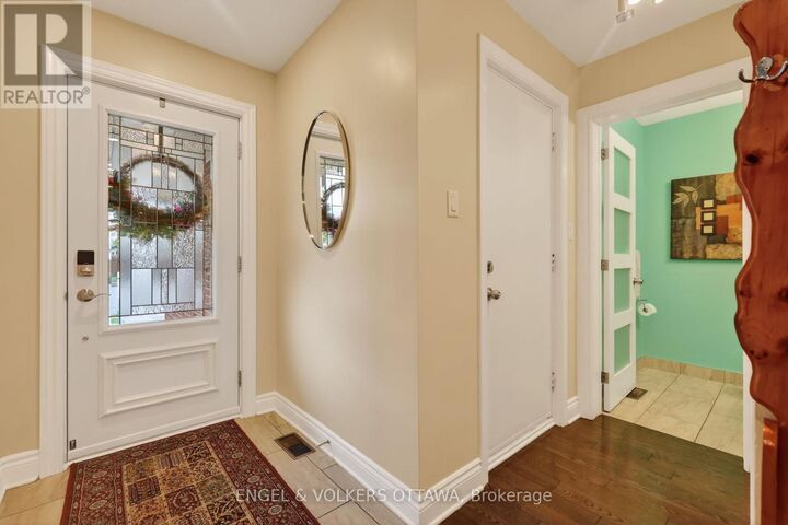 Property Photo:  425 Tanager Bay  ON K1E 2Z7 