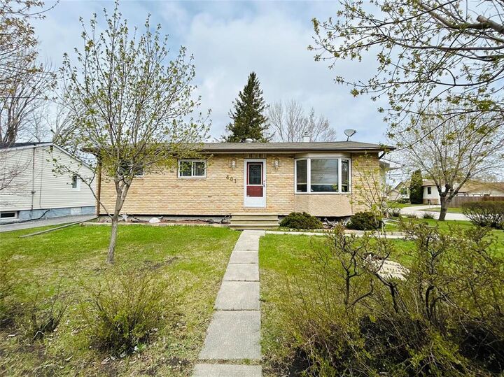 Property Photo: 401 Queen Avenue MB R1A 1G2