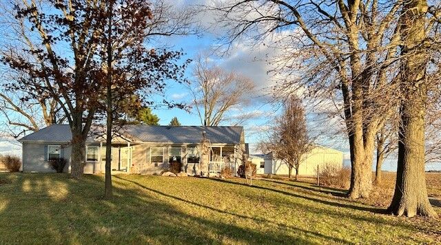 Property Photo:  86 County Road 575  IL 61863 