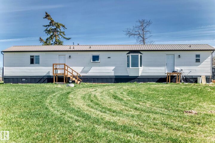 Property Photo: 56432 Hwy 777 AB T7N 0L6