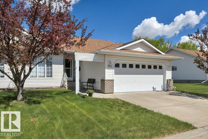 Property Photo:  205 Ravine Villa(S)  AB T9E 8B9 