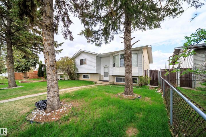 Property Photo:  1771 37 Street NW  AB T6L 3G7 