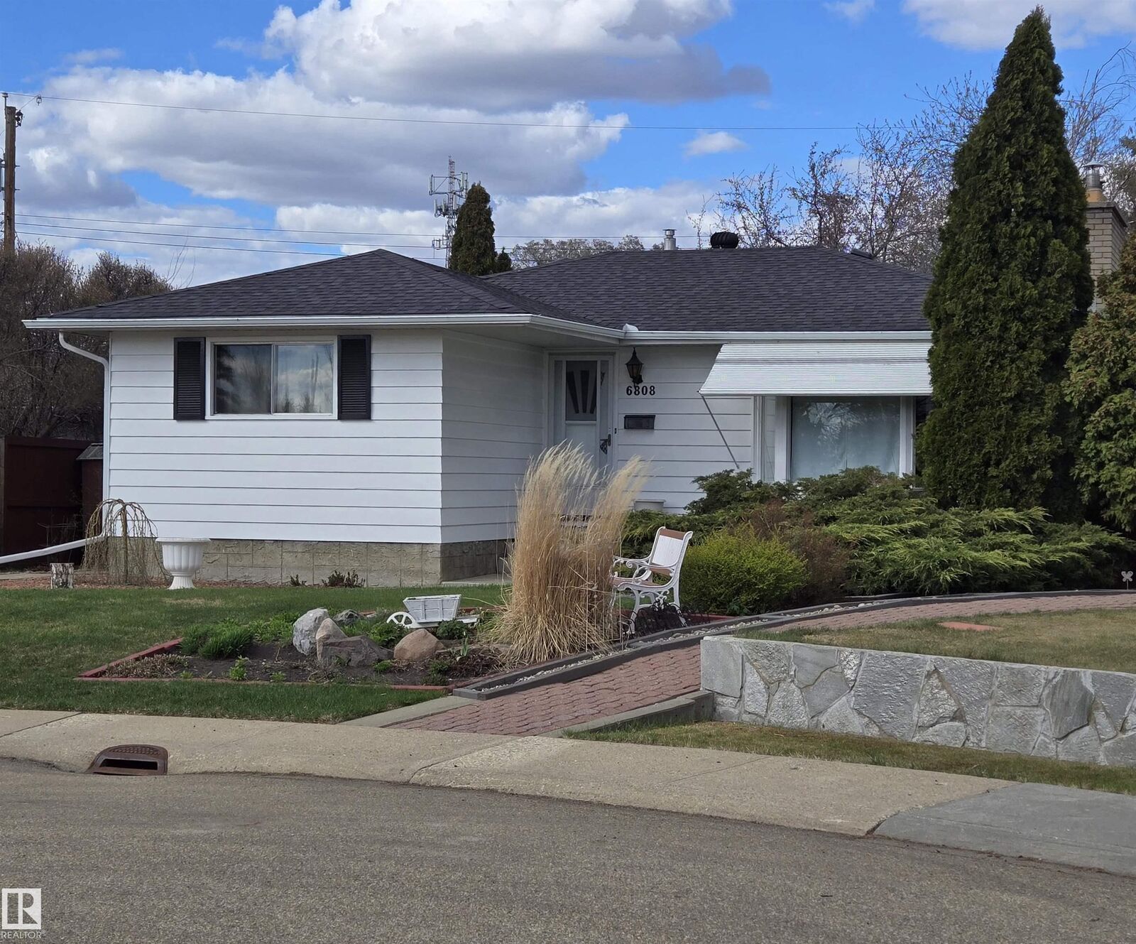 Property Photo:  6808 135A Avenue NW  AB T5C 2H6 