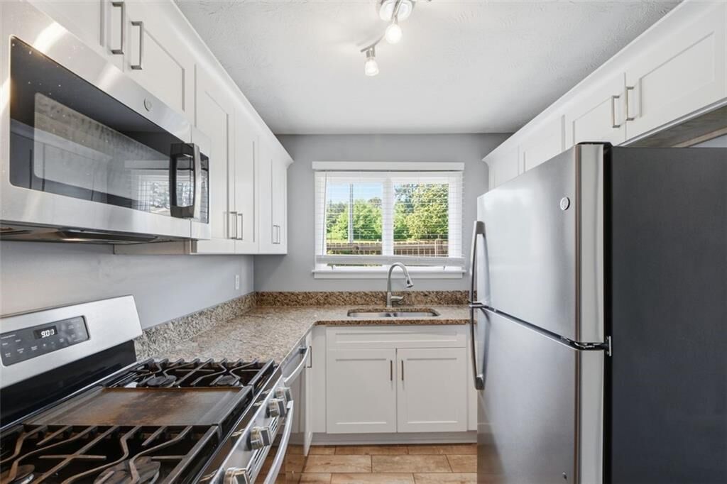 Property Photo: 1204 Ashborough Terrace SE GA 30067