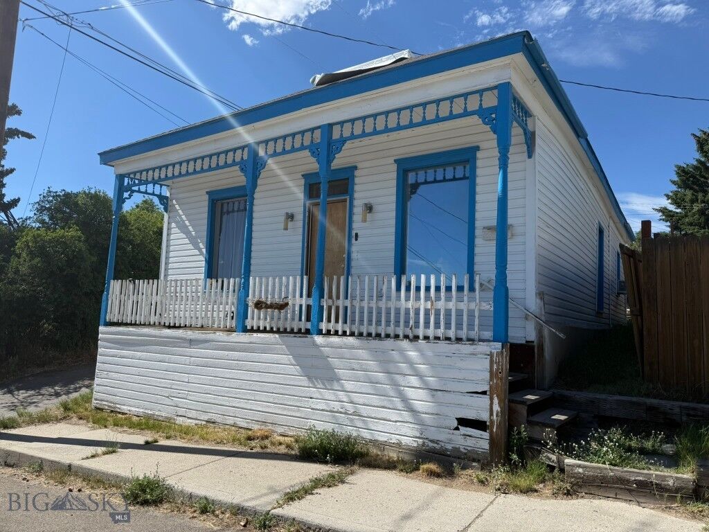 Property Photo: 605 Caledonia MT 59701