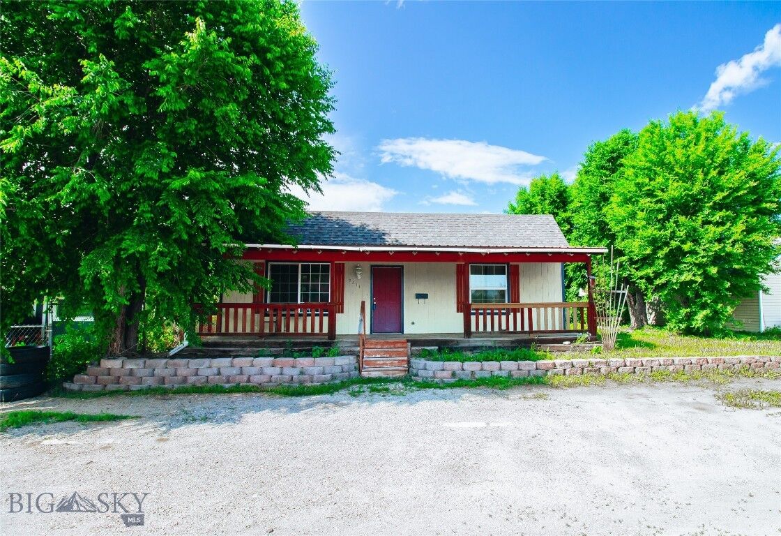 Property Photo:  2211 Elm Street  MT 59701 