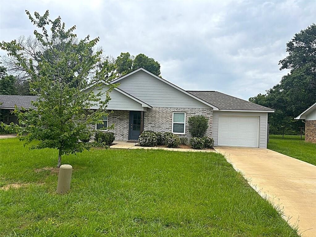 Property Photo:  202 Unviersity Drive  LA 71457 