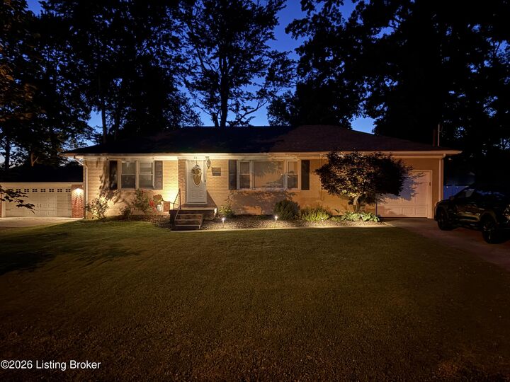 Property Photo: 10 Cardwell Way KY 40220