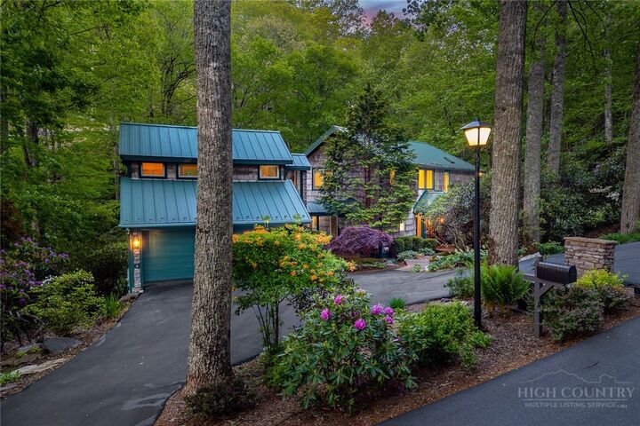 Property Photo:  220 Cobble Creek Lane  NC 28607 