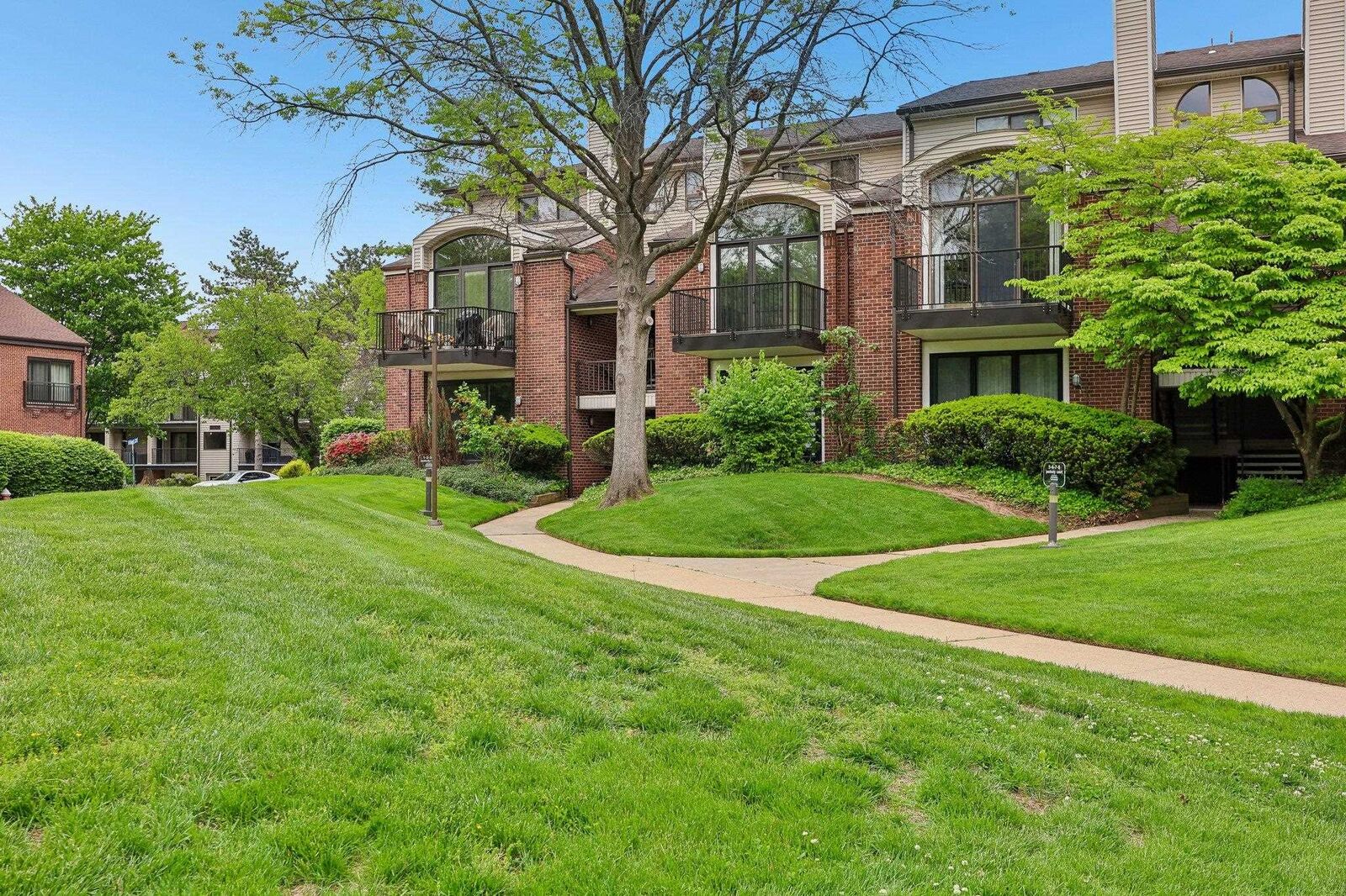 Property Photo: 1 Peabody Ct NJ 07666