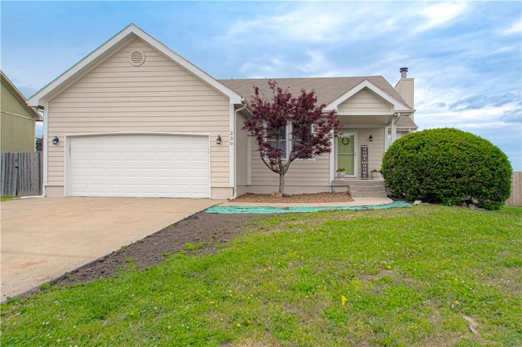 Property Photo:  230 W Skylark Street  KS 66030 