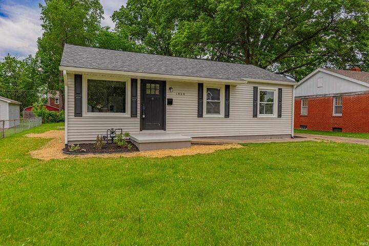Property Photo:  1628 E Blackford Avenue  IN 47714 