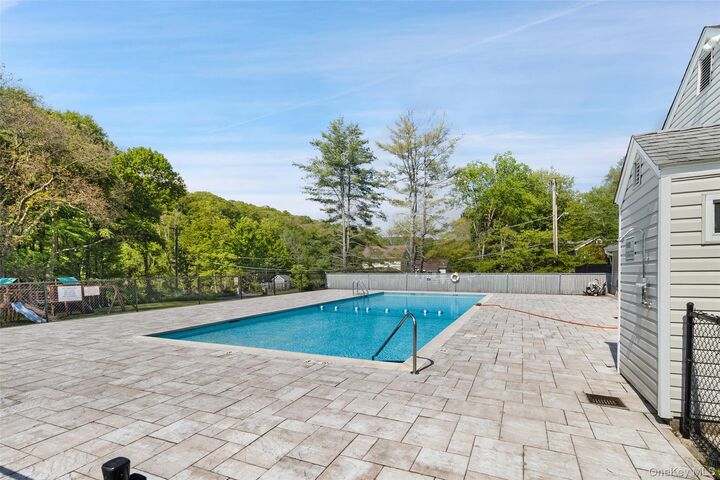 Property Photo:  201 Holly Stream Court  NY 10509 