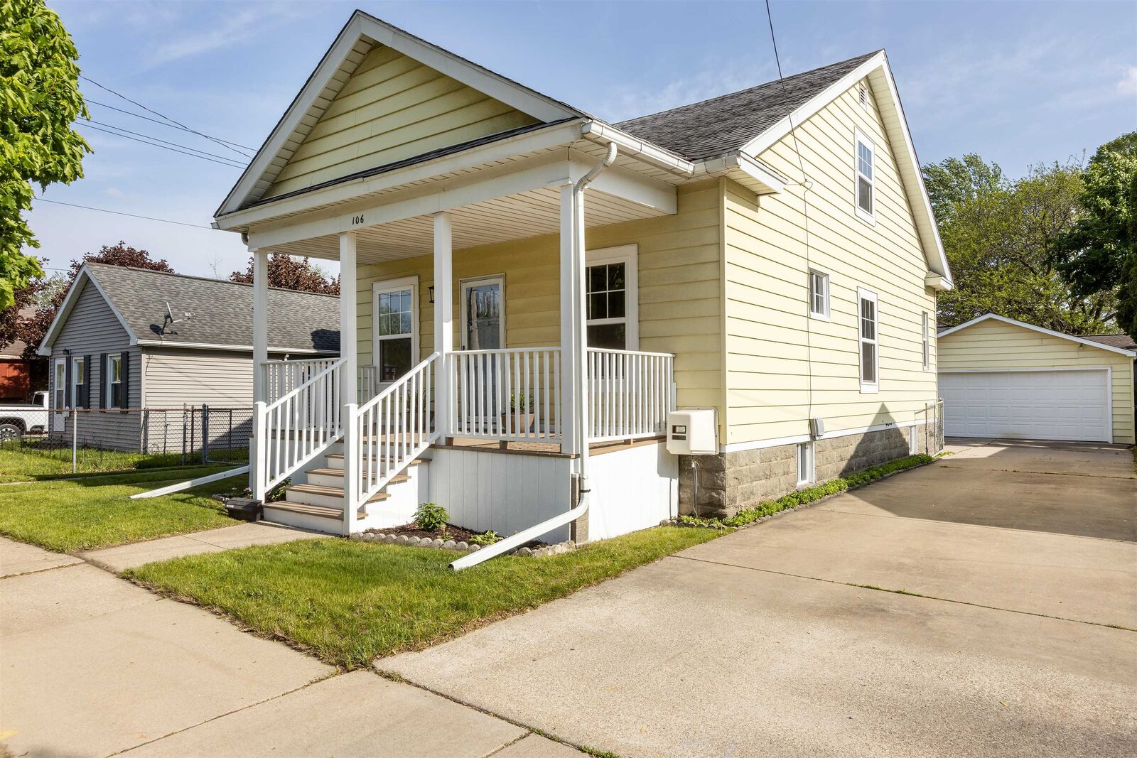 Property Photo:  106 E North Union  MI 48706 