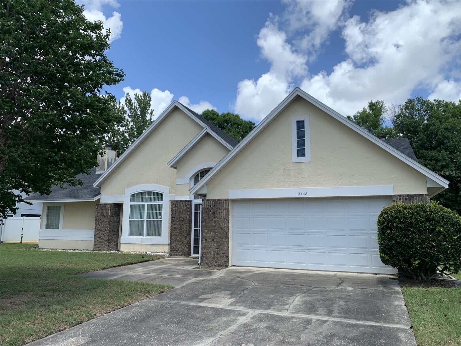 Property Photo: 12448 Braxted Drive FL 32837