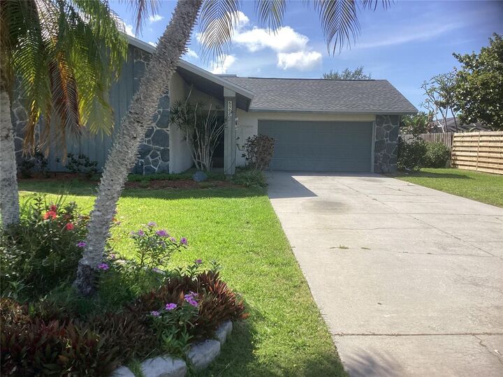 Property Photo: 6508 Waterford Circle FL 34238