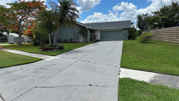 Property Photo:  6508 Waterford Circle  FL 34238 