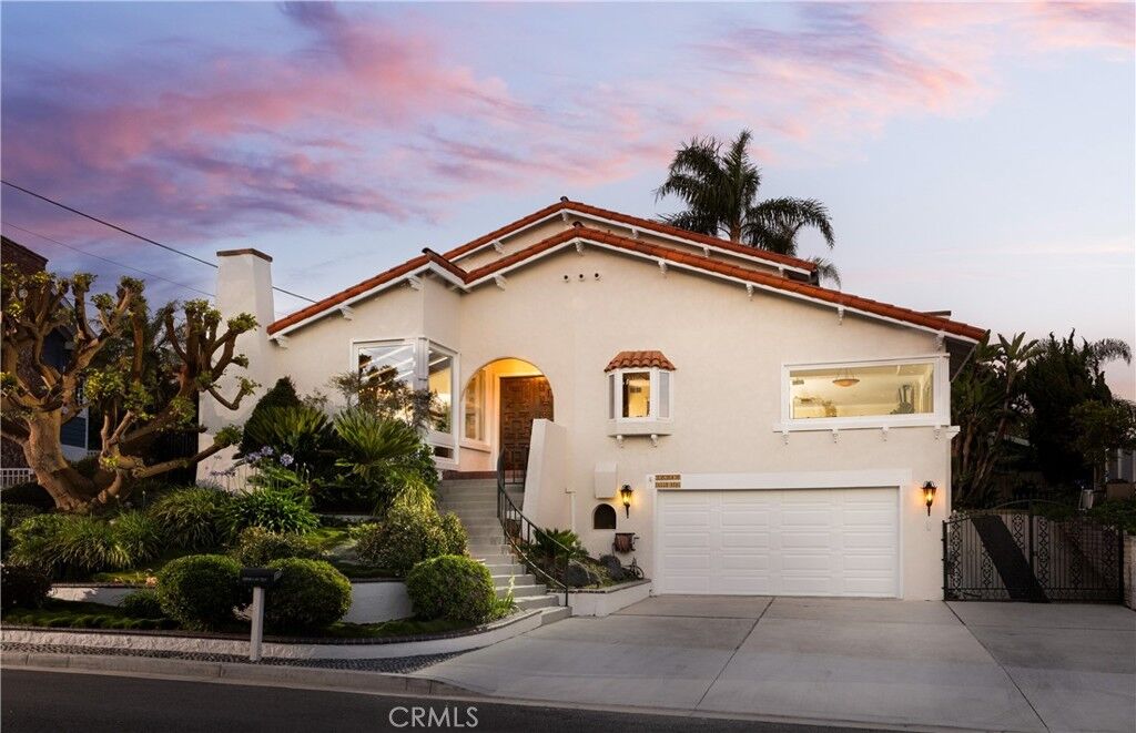 Property Photo: 26946 Calle Real CA 92624