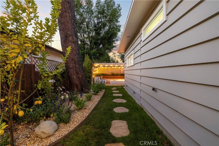 Property Photo:  22125 Avenue Morelos  CA 91364 