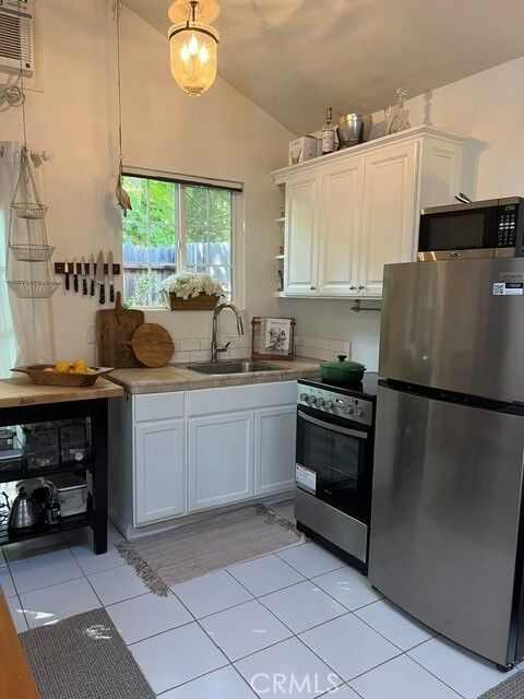 Property Photo: 4337 Rhodes Avenue CA 91604