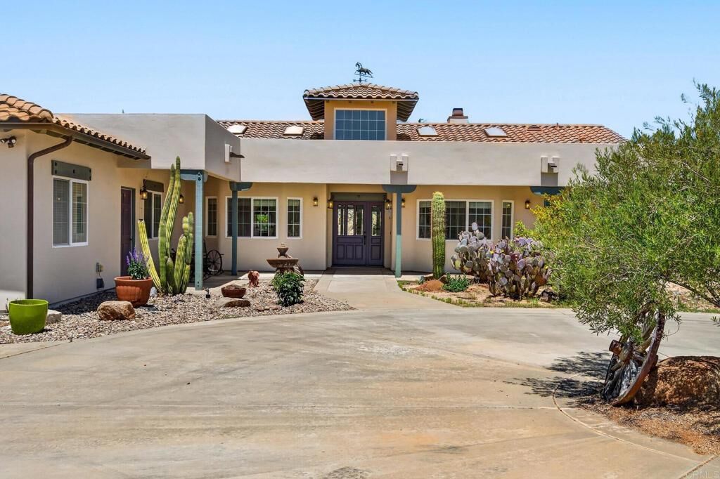 Property Photo:  25280 Paseo De Caballo  CA 92065 