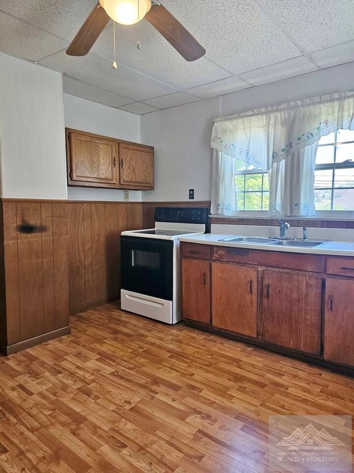 Property Photo:  503 Highland Avenue  WV 24740 