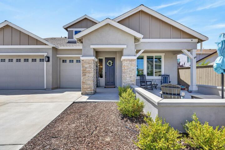 Property Photo: 408 Camas Court CA 95747