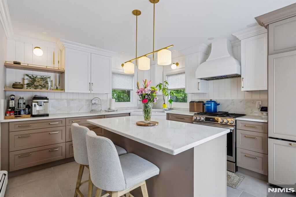 Property Photo:  412 Fenlon Boulevard  NJ 07014 