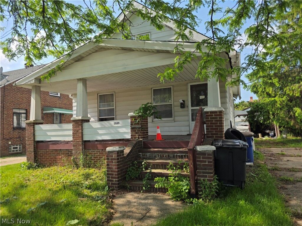 Property Photo: 19509 Kewanee Avenue OH 44119