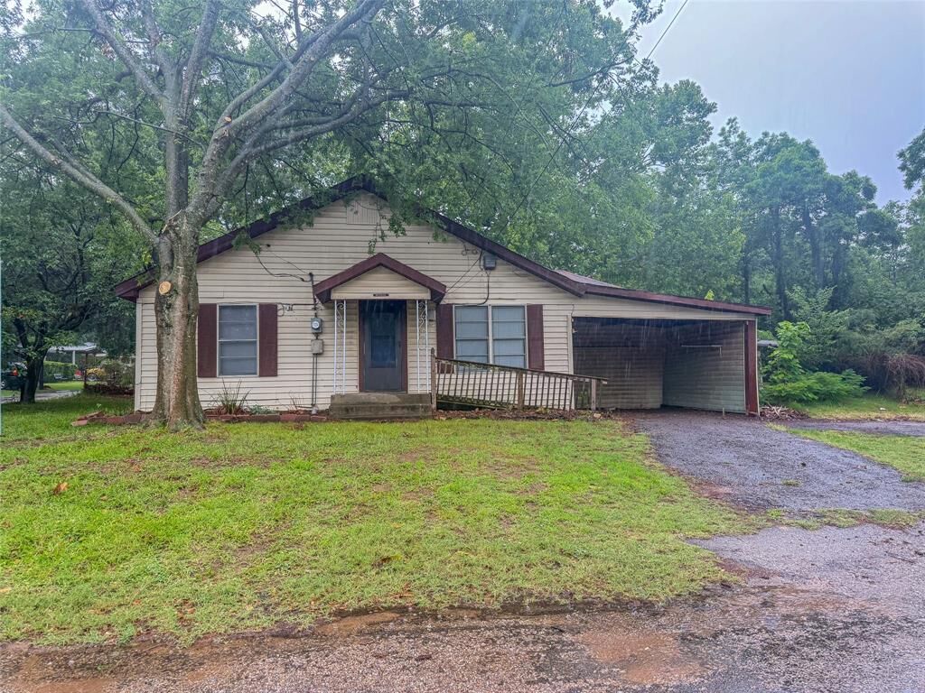 Property Photo:  805 12th NE  TX 75460 